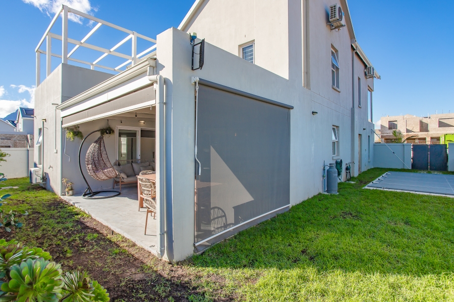 4 Bedroom Property for Sale in Mountain Crest Private Estate Western Cape